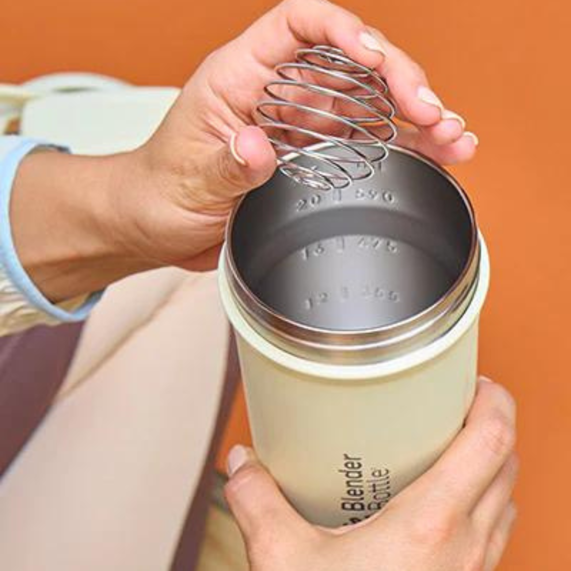 SHAKER RADIAN DE ACERO INOXIDABLE (VARIOS COLORES) CON AISLAMIENTO 26 OZ BLENDER BOTTLE